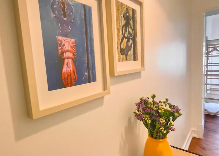 Bright, Spacious And Well-located, By Timecooler アパート