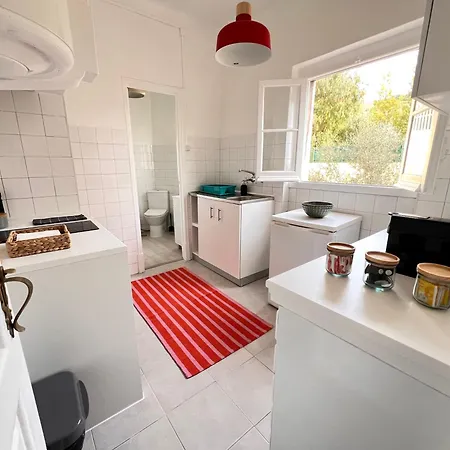 Bright, Spacious And Well-located, By Timecooler Apartman