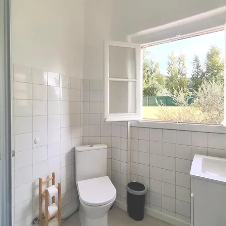 Bright, Spacious And Well-located, By Timecooler Apartman *